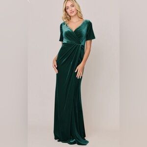 NWT & Box Revelry Giselle Velvet Emerald Green Dress size 16